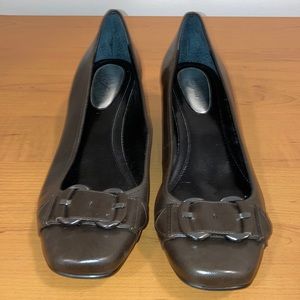 Women’s NWT brown step n flex shoes. Alfani.